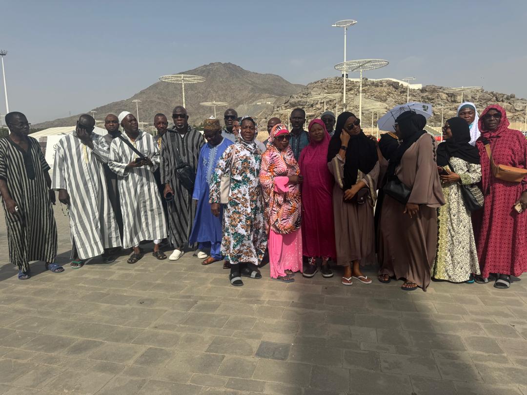 historic image of pilgrims at medinah